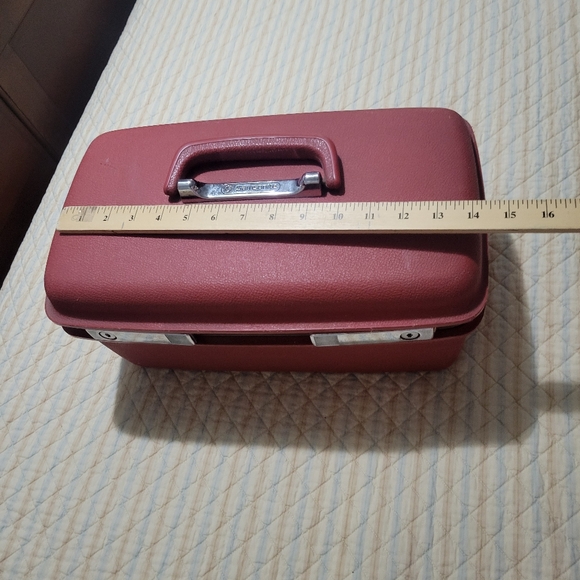 Vintage Red Travel Case - Picture 9 of 13